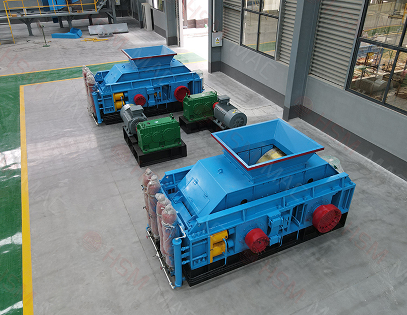 水泥灰?guī)r破碎機，水泥灰?guī)r對輥破碎機廠家，大型液壓對輥制砂機價格